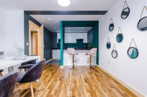 Large Central Manchester Apartment - Sleeps 10